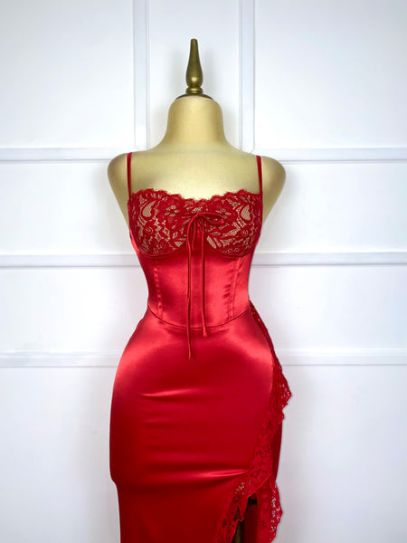 Vestido rojo satín con encaje