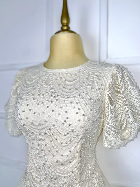 Vestido perlas con encaje