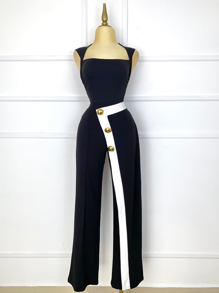 Pantalón negro con botones dorados