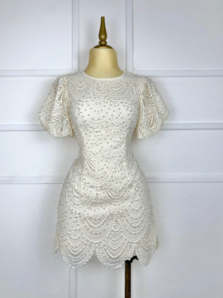 Vestido perlas con encaje
