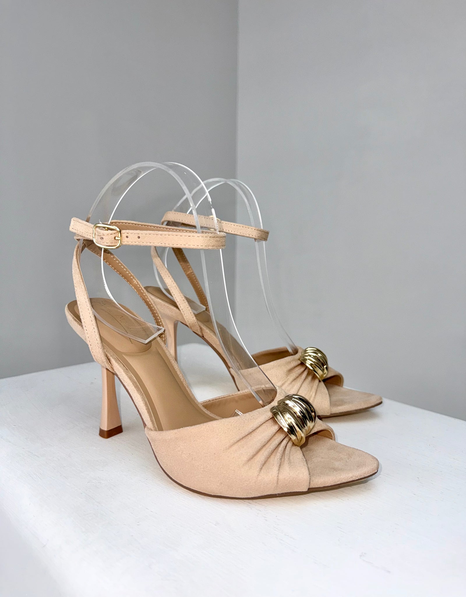 Zapatillas gamuza con hebilla dorada (2 colores)