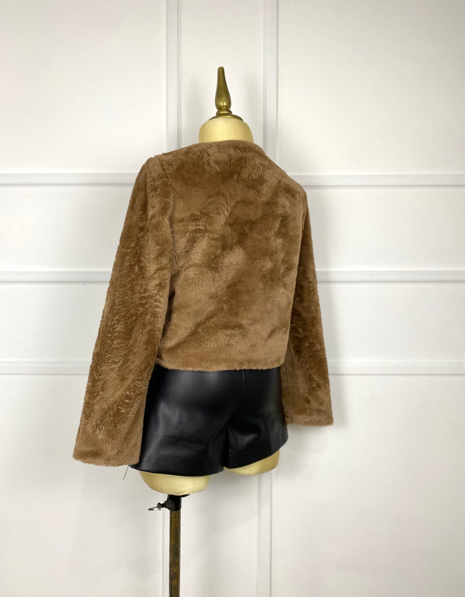 Saco de peluche con botones dorados (2 colores)