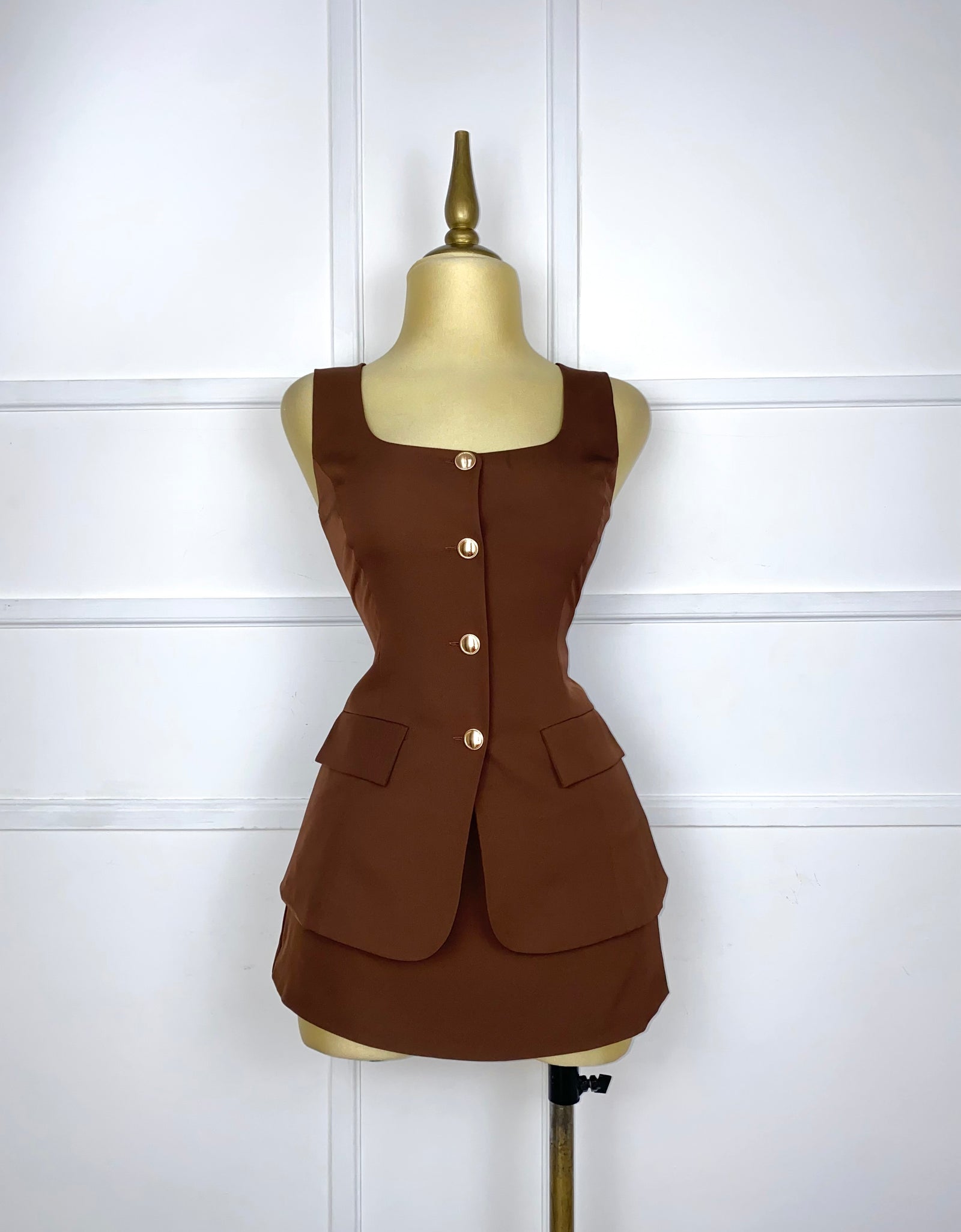 Jumper café botones dorados