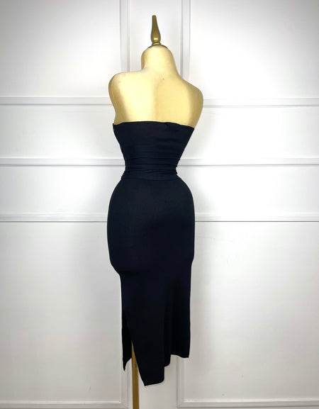 Vestido negro de punto stretch con abertura
