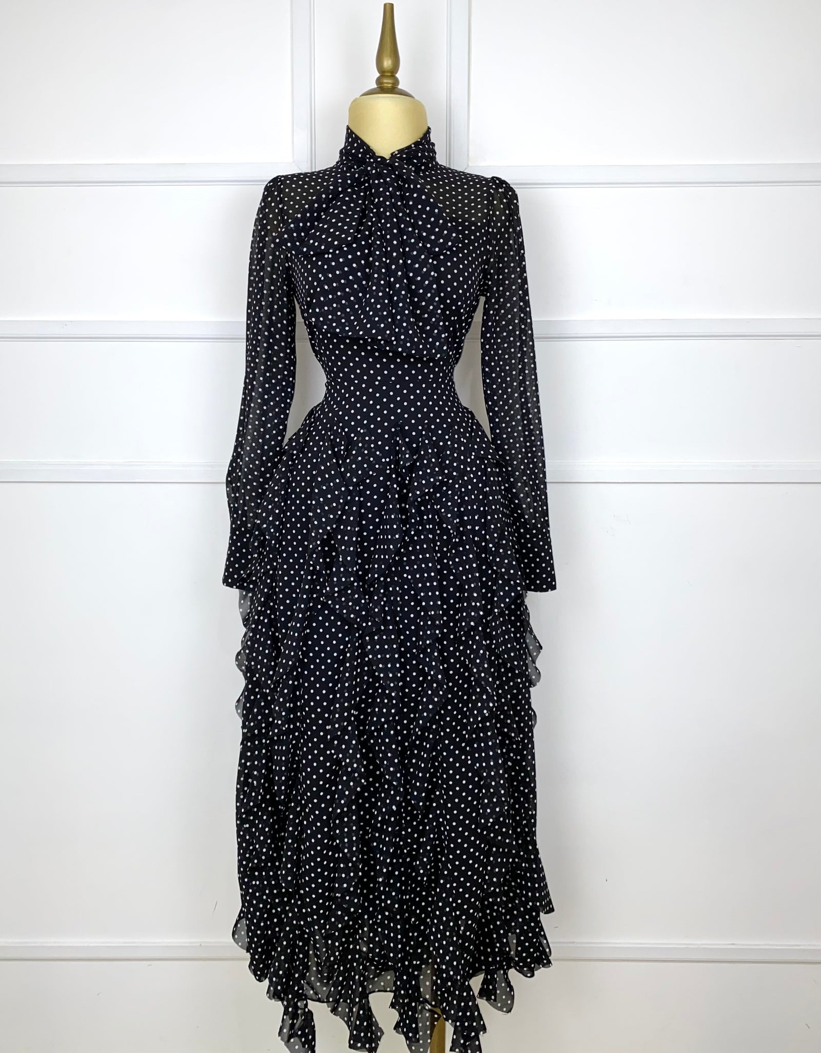Vestido polka dots con olanes
