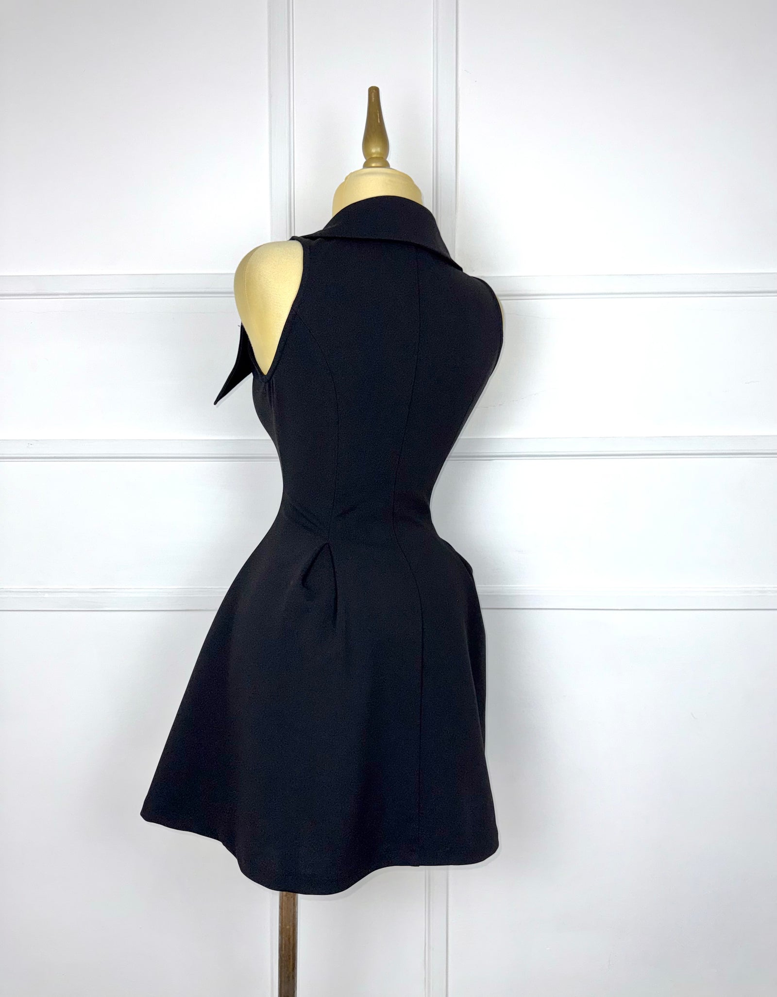 Vestido negro botones dorados