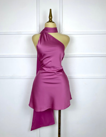 Vestido lila satinado asimétrico