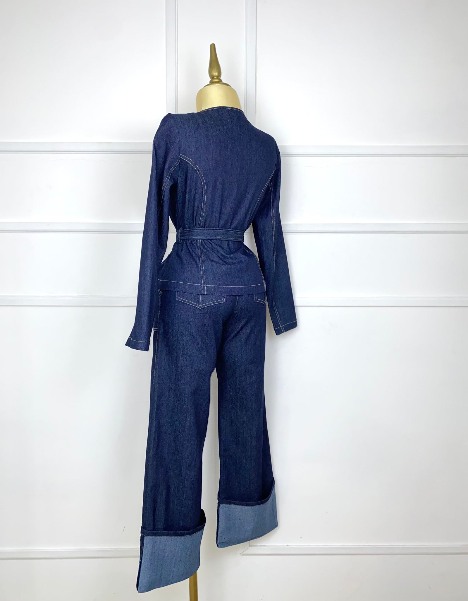 Set mezclilla con hombreras y cinto