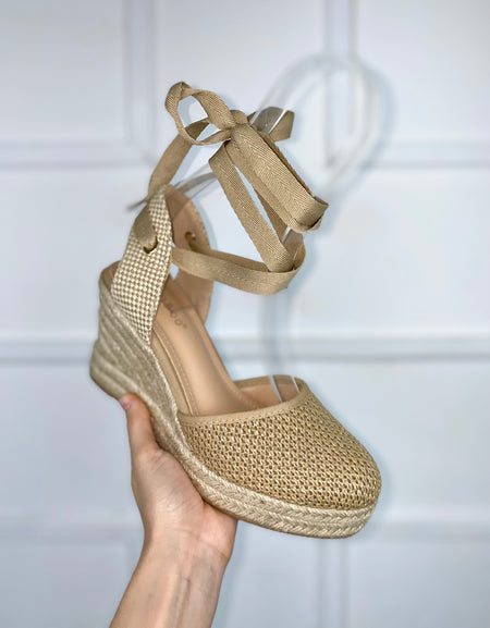 Alpargatas nude con cordones