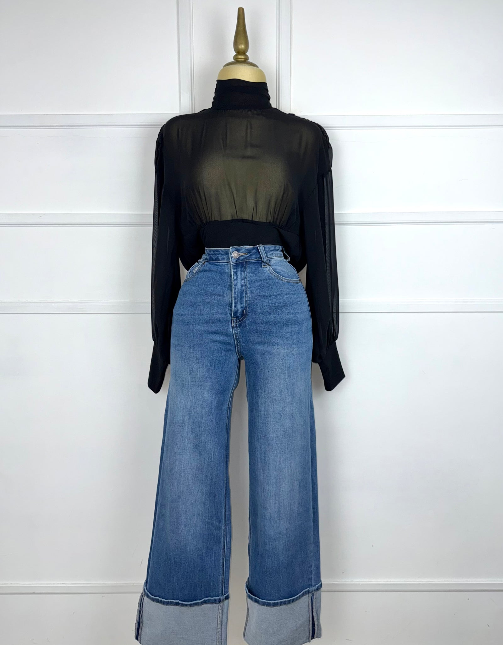 Bodysuit negro con escote en la espalda