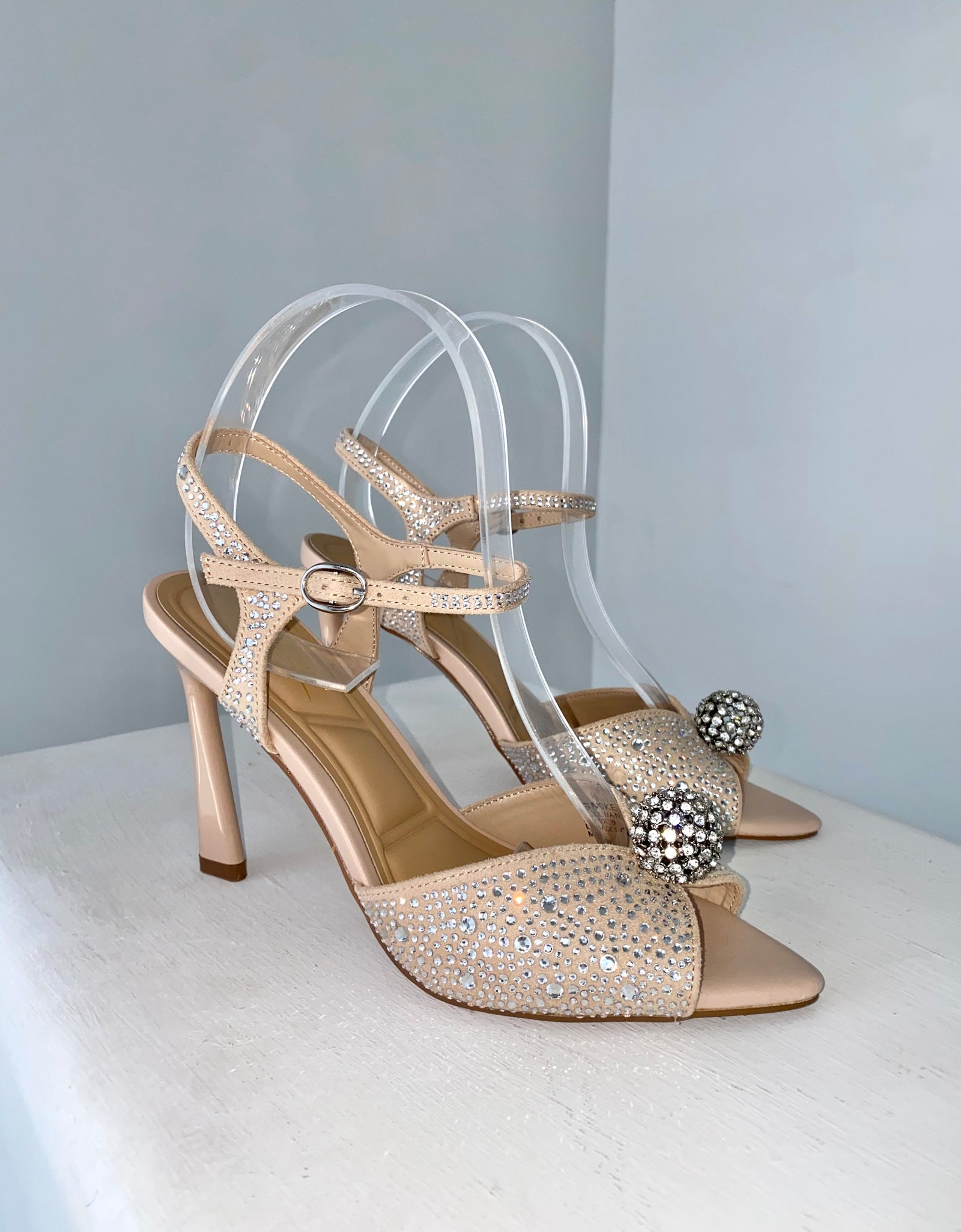 Zapatillas nude con pedrería