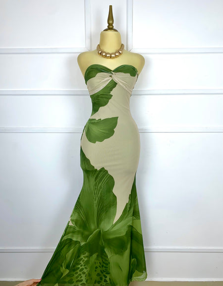 Vestido beige con hojas verdes