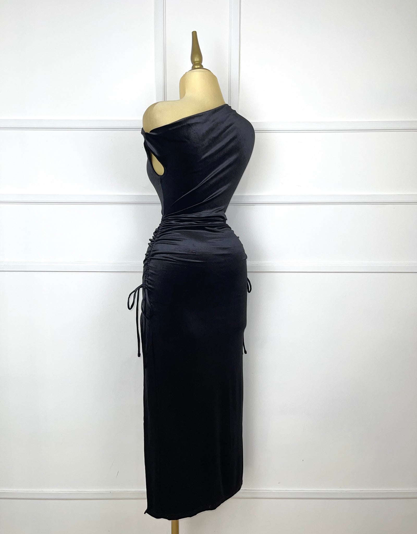 Vestido midi negro terciopelo
