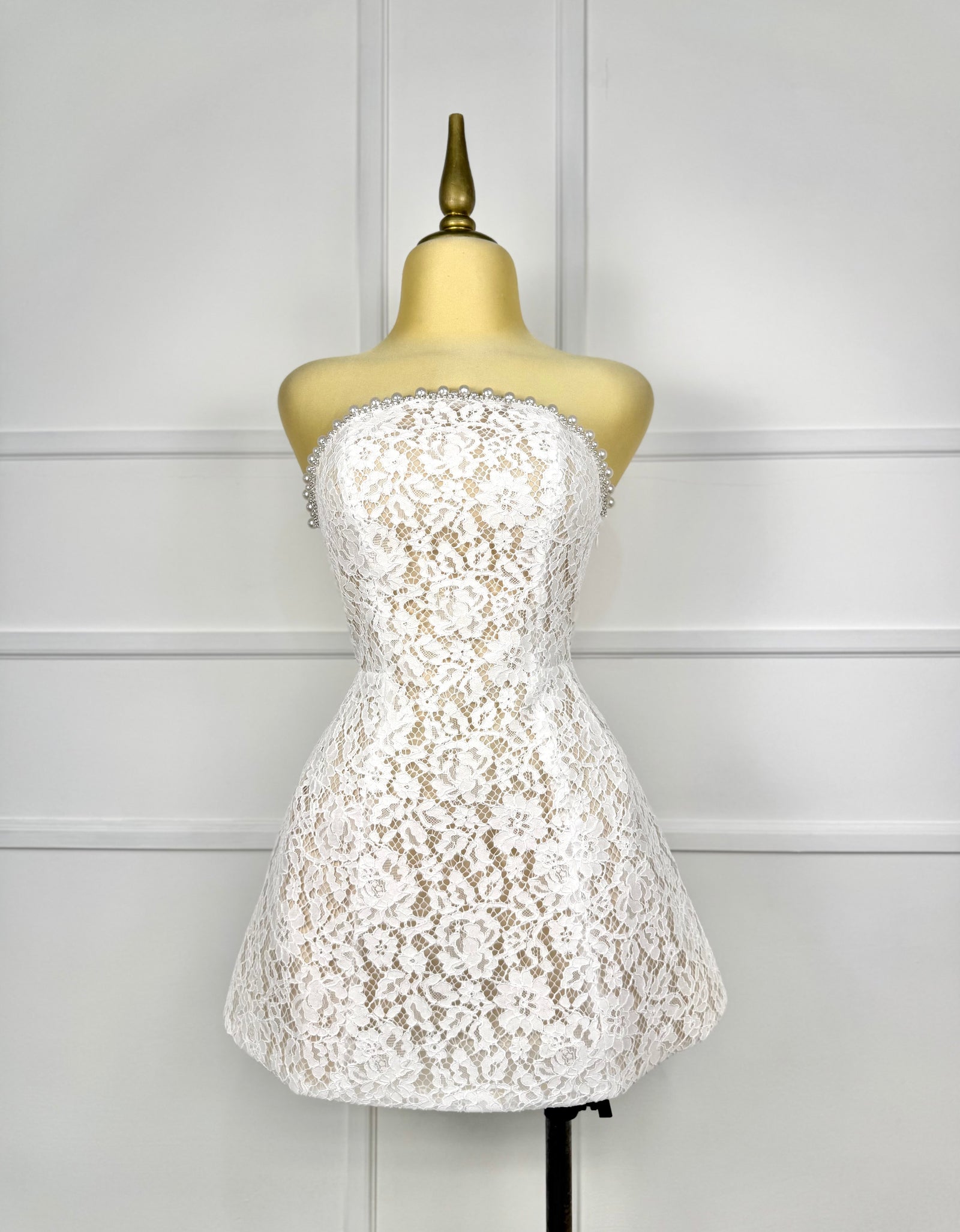 Vestido encaje blanco con perlas