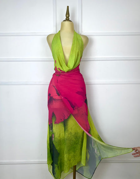 Vestido asimétrico tipo gasa con escote