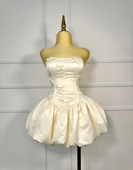 Vestido champagne globo con moñitos