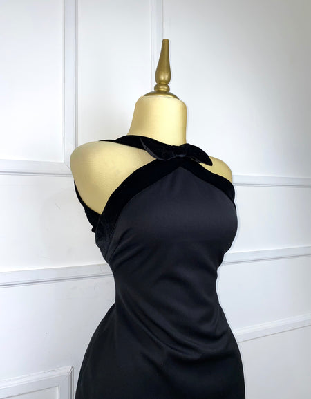 Vestido corto negro con terciopelo