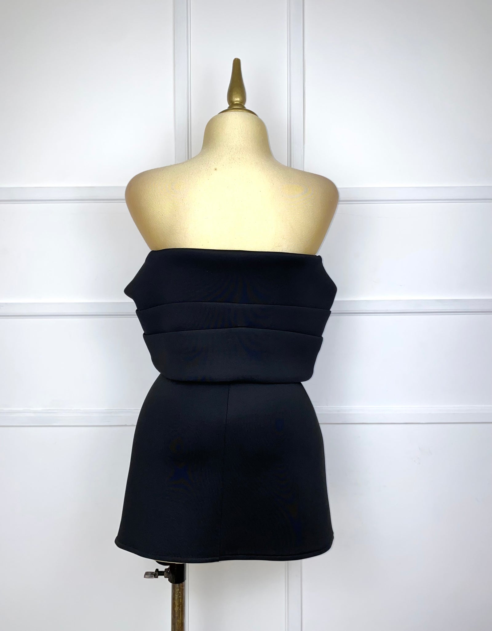 Vestido corto negro liso