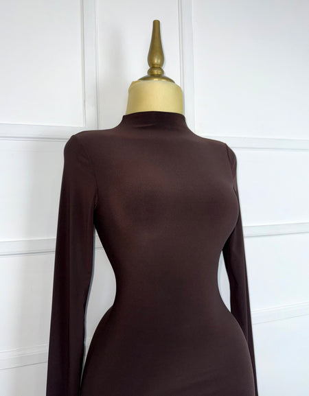 Vestido café midi liso manga larga