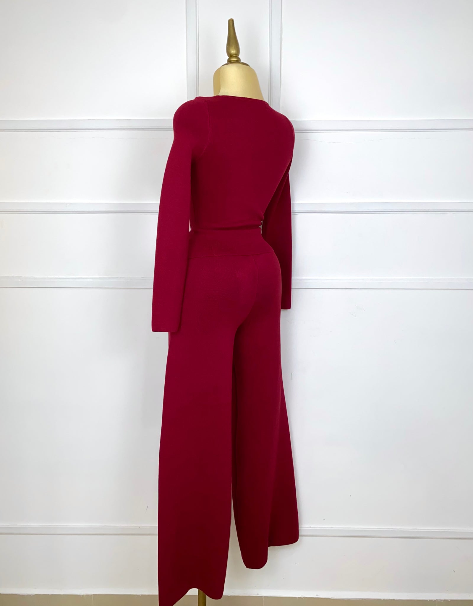 Set tinto punto con botones dorados