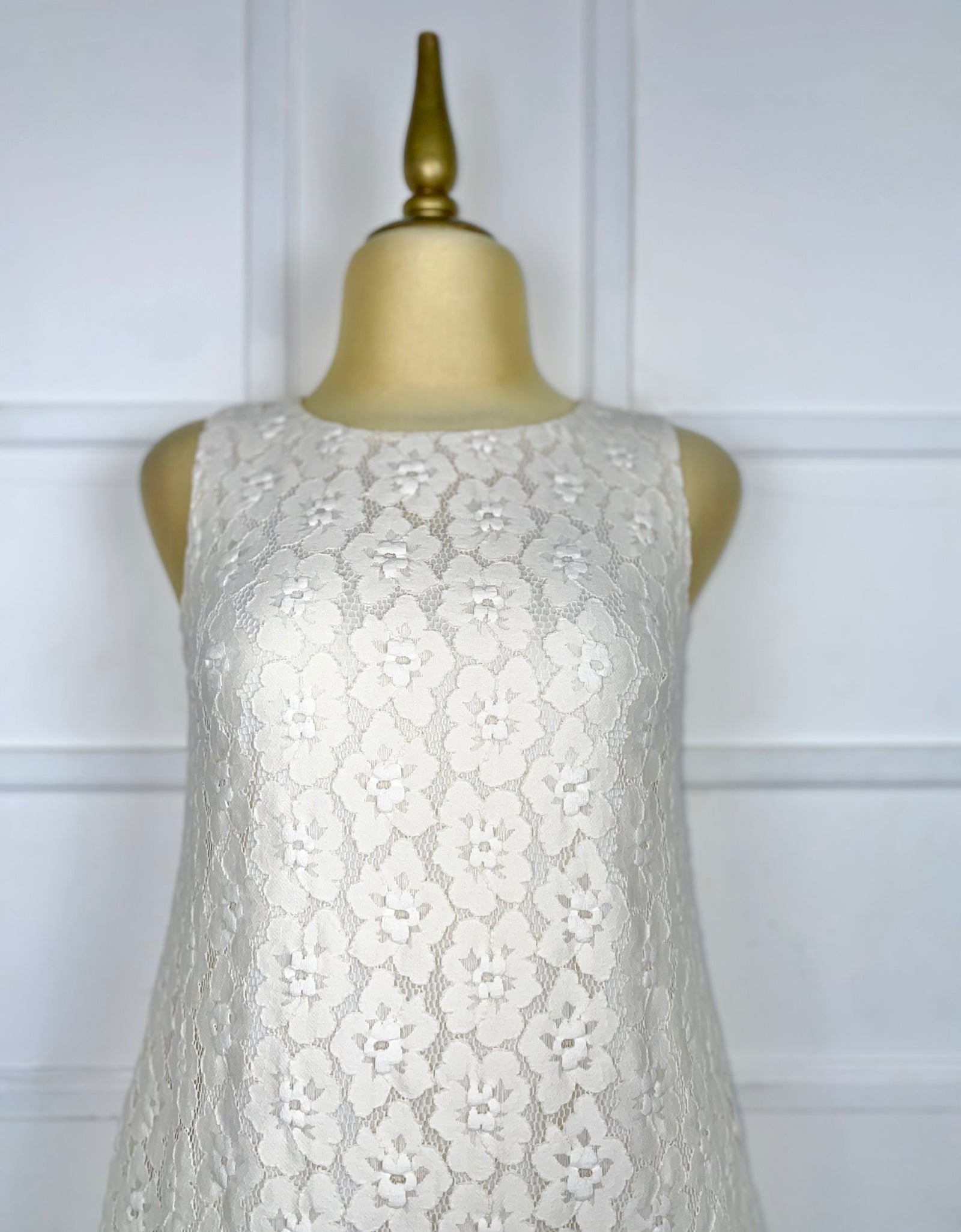 Vestido beige de encaje