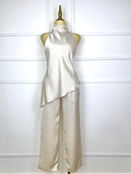 Set nude asimétrico satinado