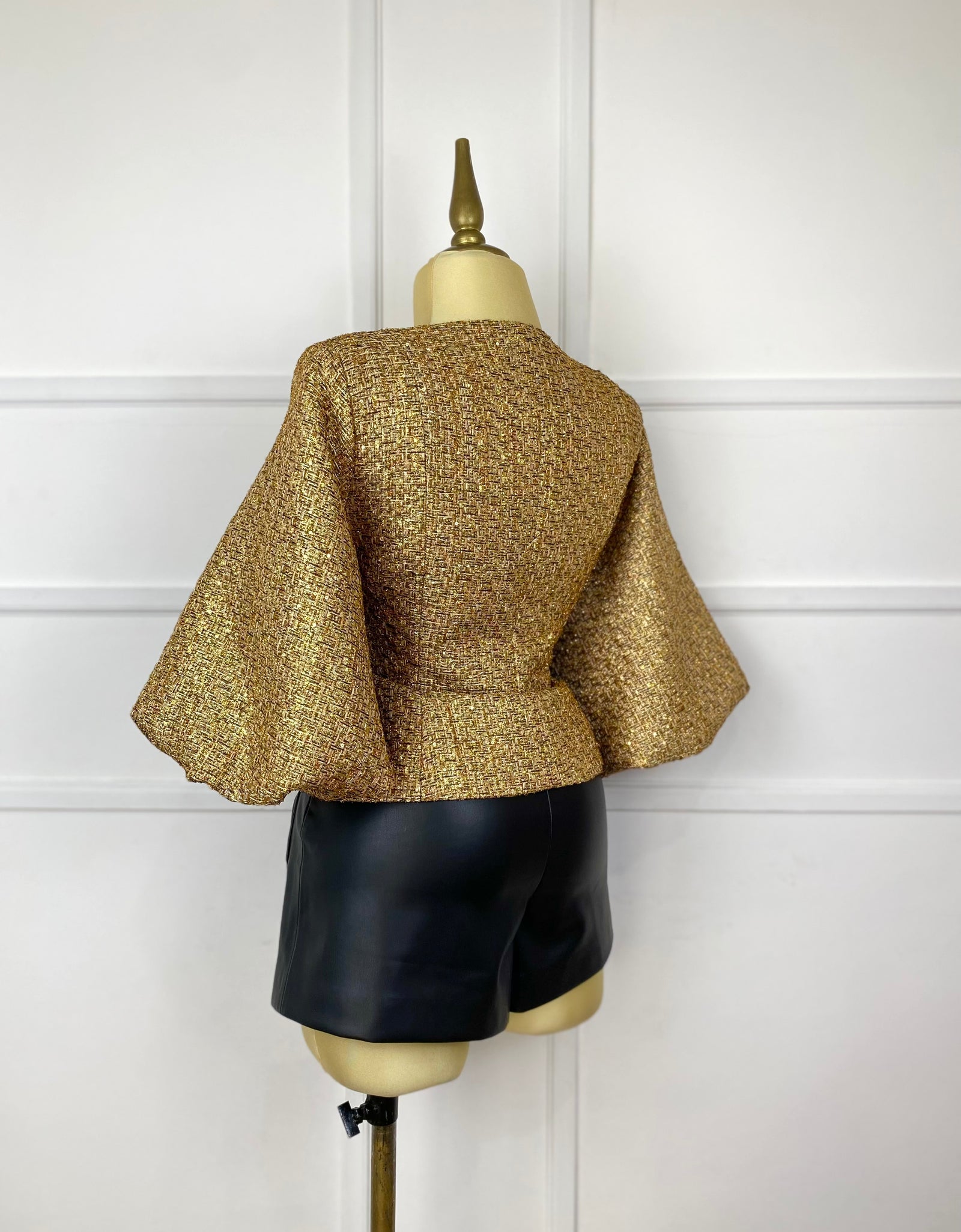 Blusa dorada tweed manga bombacha