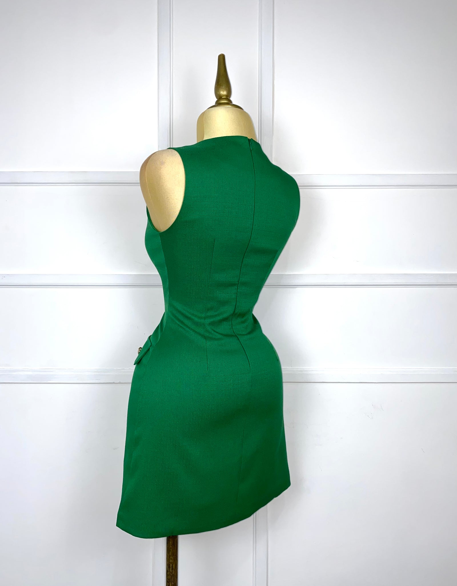 Vestido verde con botones de perlas
