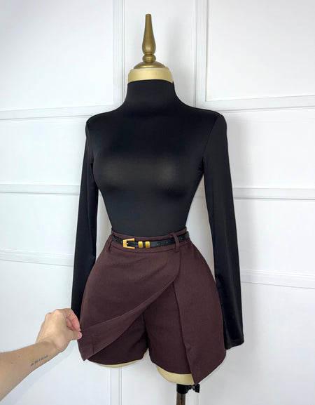 Short falda con cinto