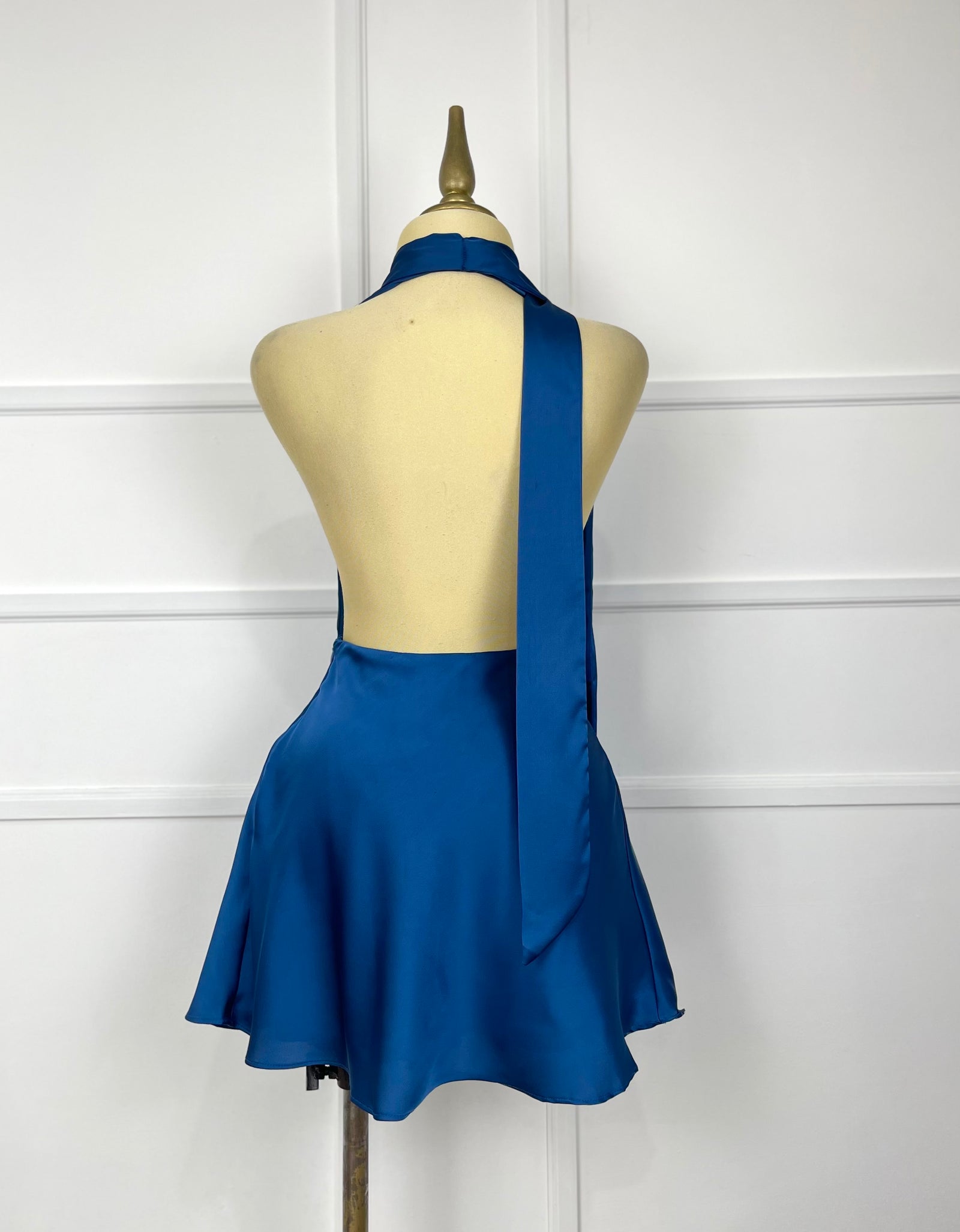 Vestido azul corto satín