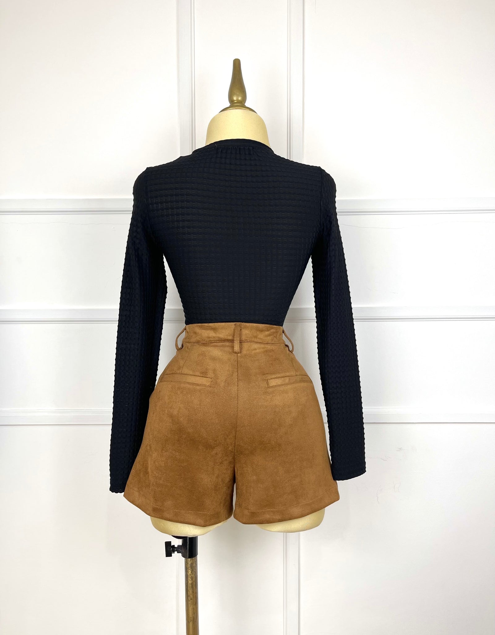 Short camel de gamuza