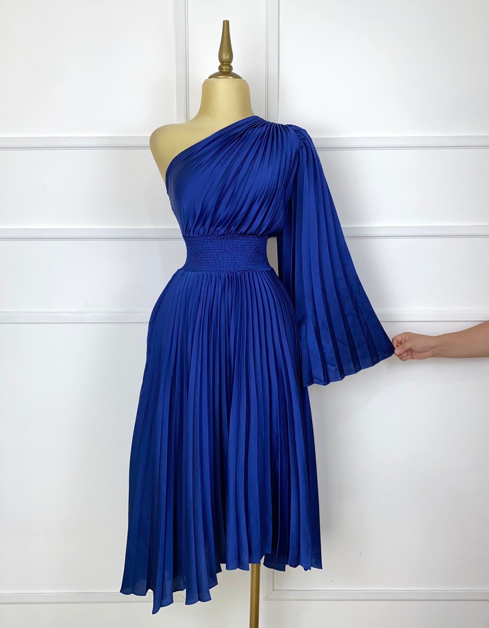 Vestido azul plisado una manga