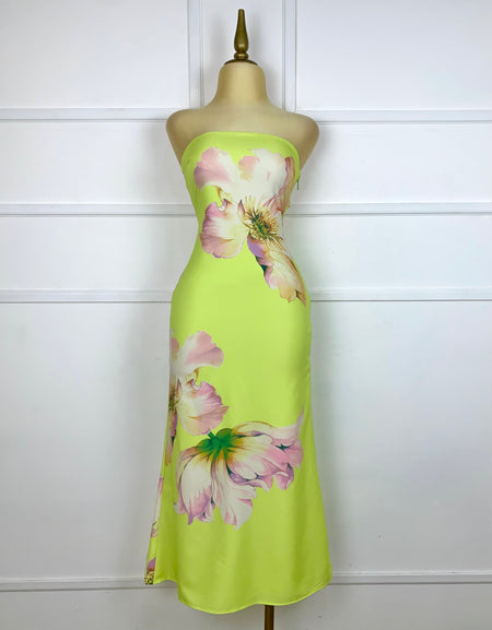 Vestido verde strapless con escote en espalda