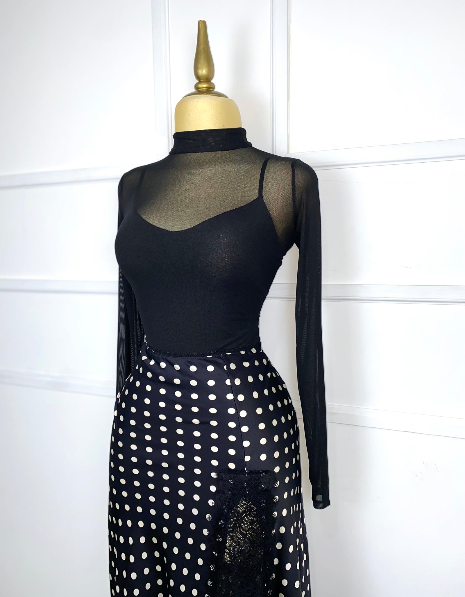 Blusa negra mesh corta
