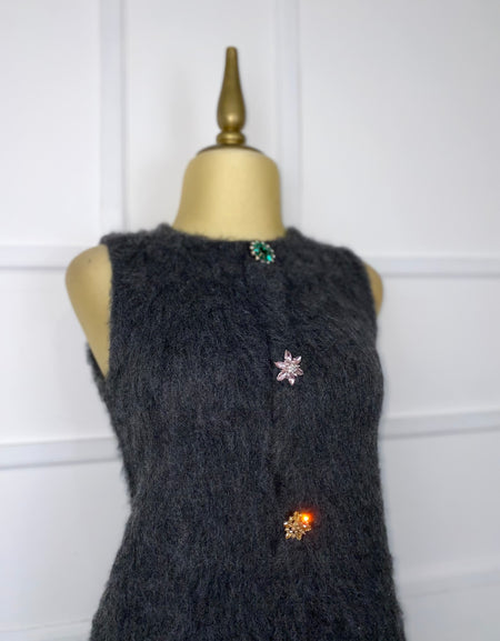 Vestido gris afelpado botones pedrería