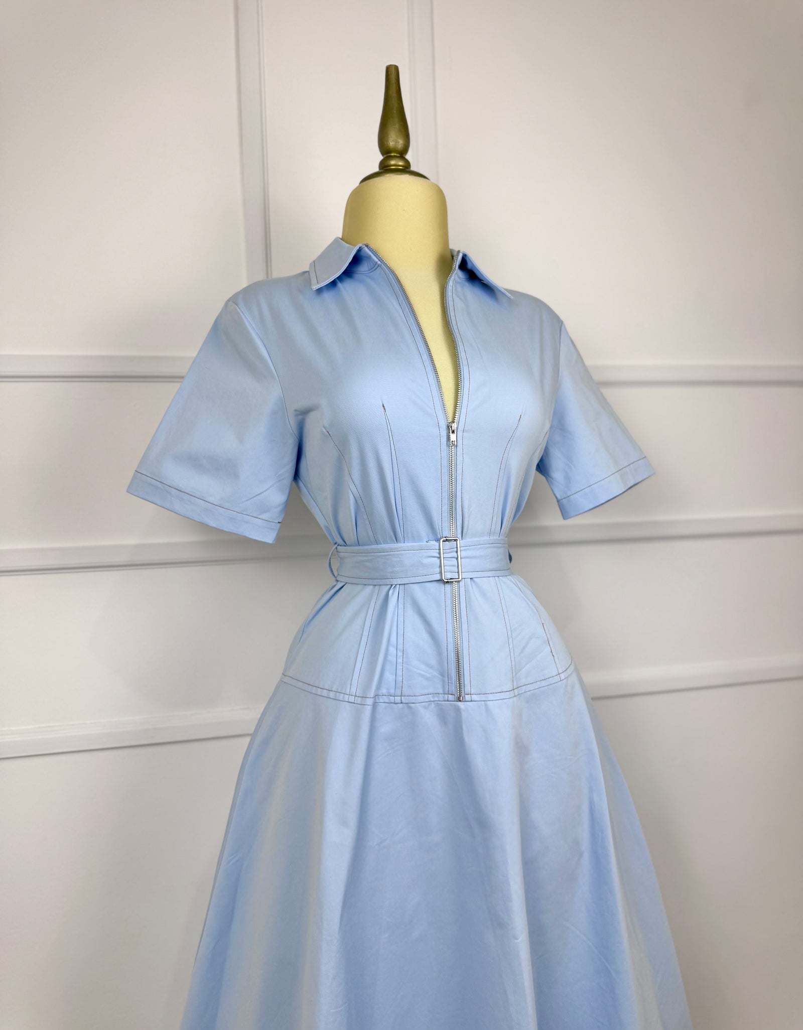 Vestido midi azul con cinto