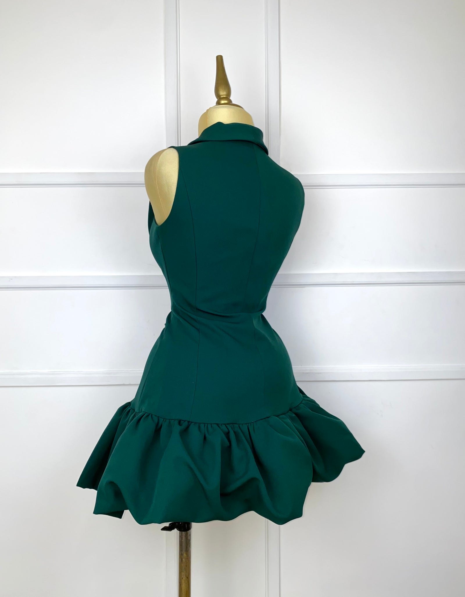 Vestido verde con botones dorados