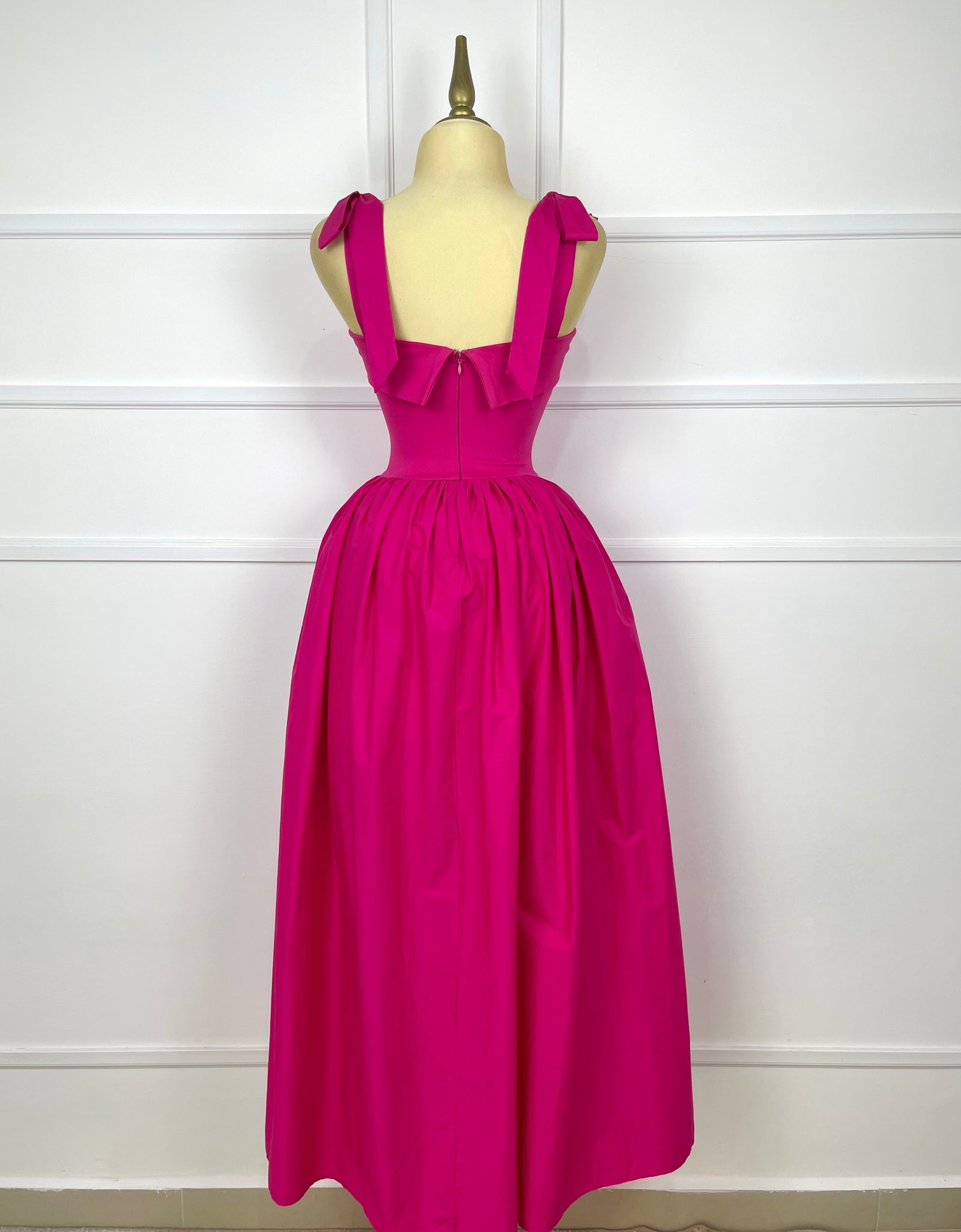 Vestido rosa fucsia midi con listones