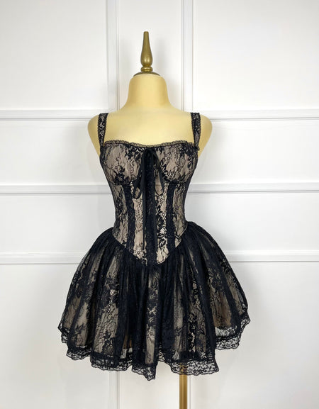 Vestido negro encaje con tul