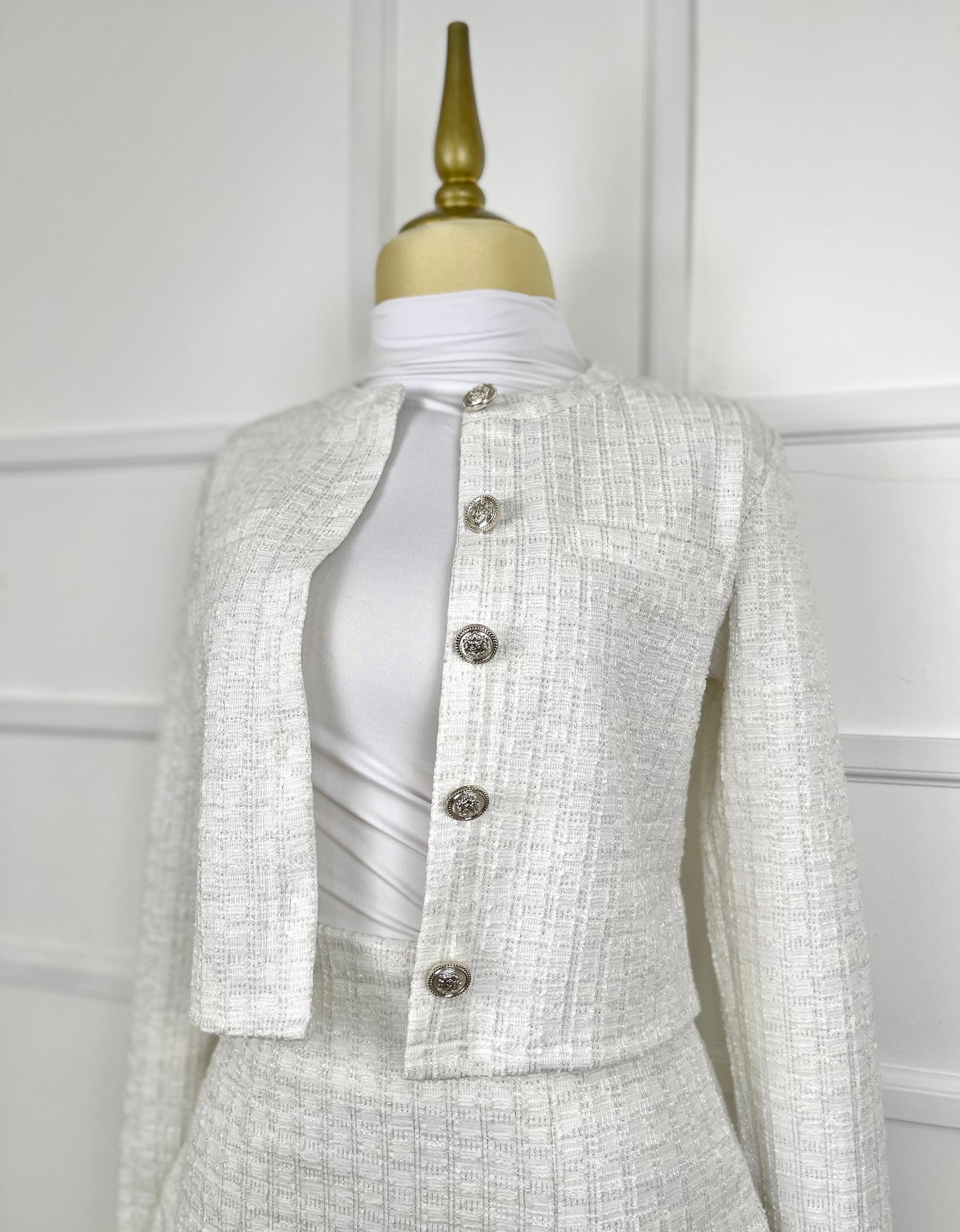 Blazer blanco tweed ligero botones plata