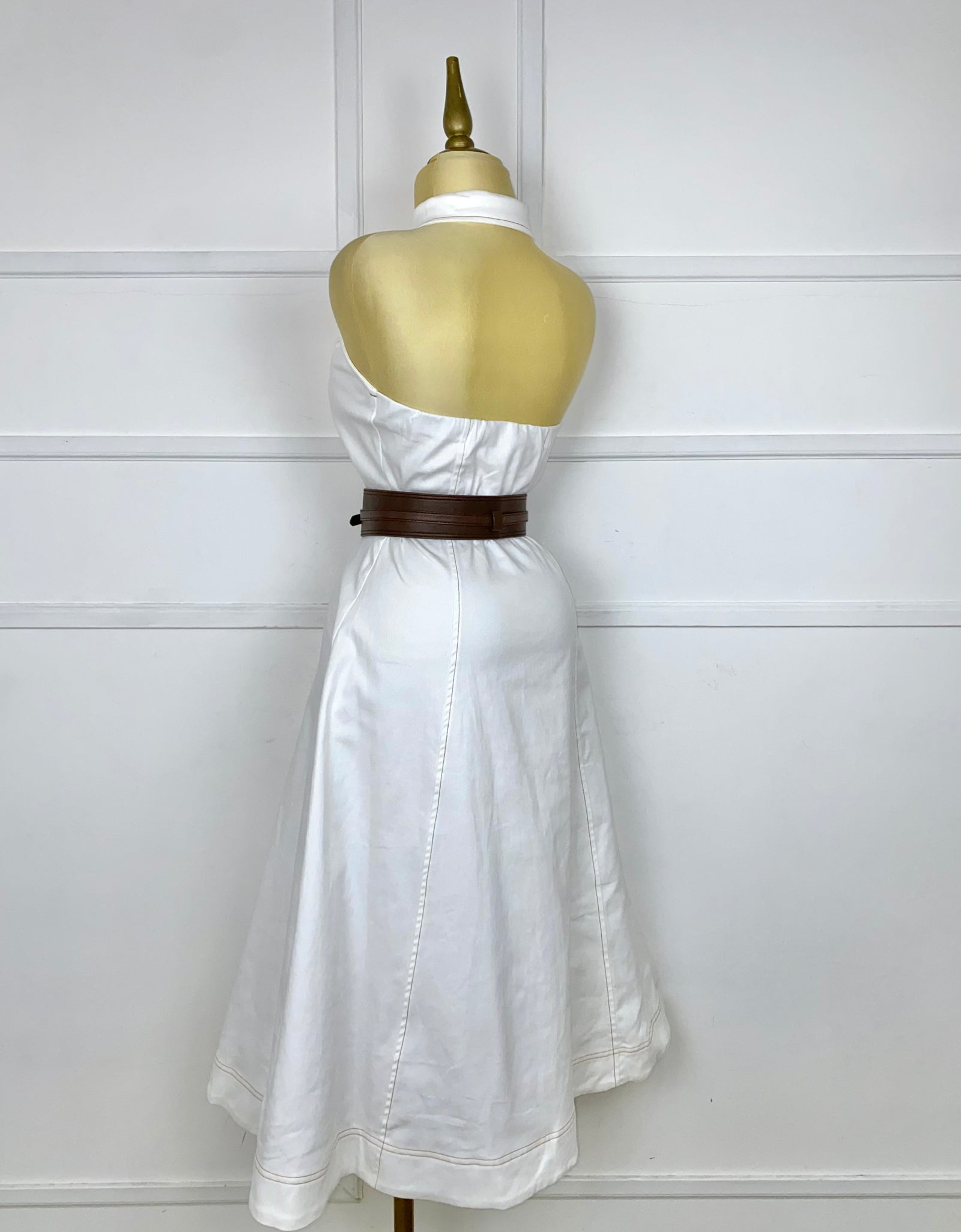 Vestido blanco halter con cinto