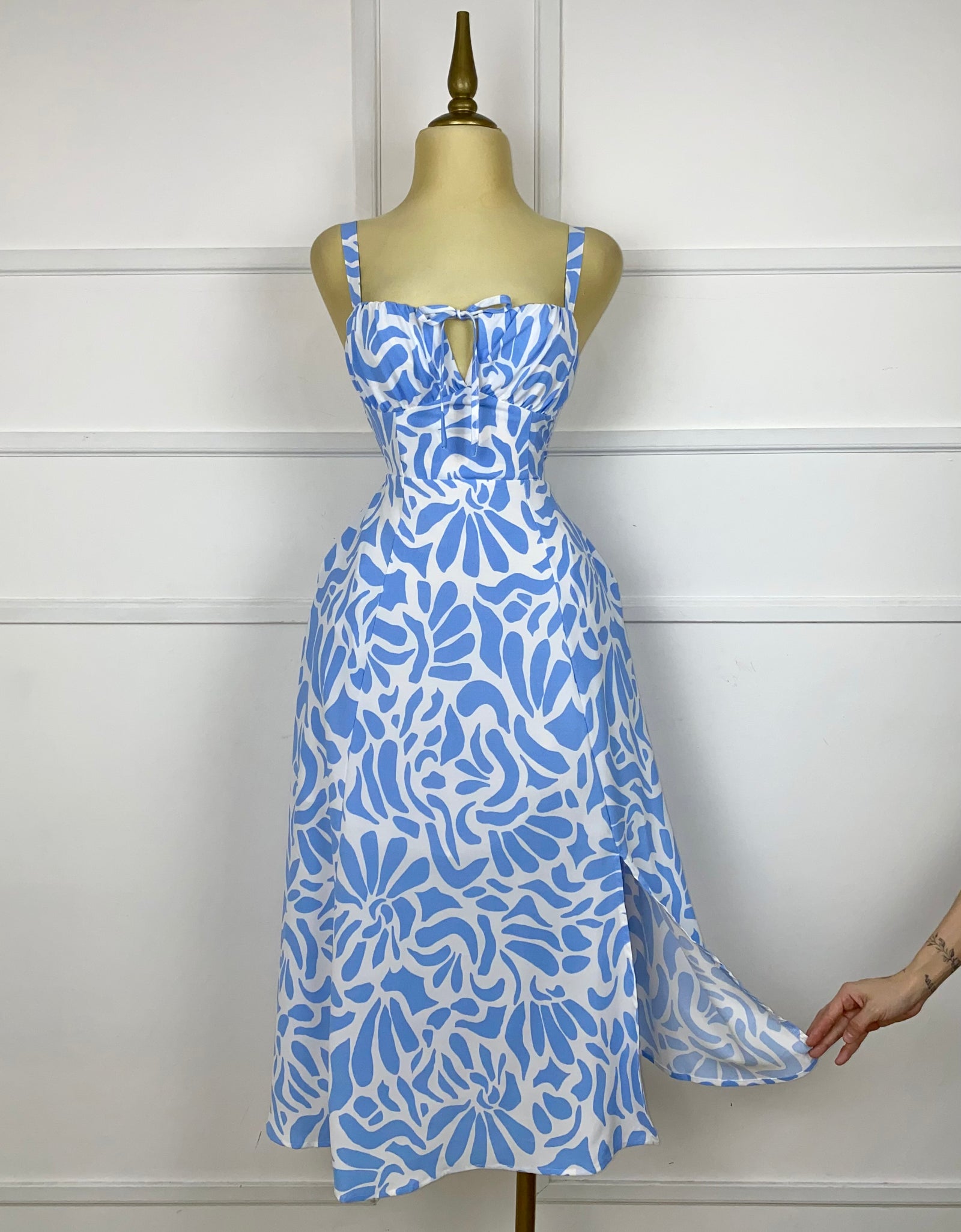 Vestido midi blanco con estampado azul