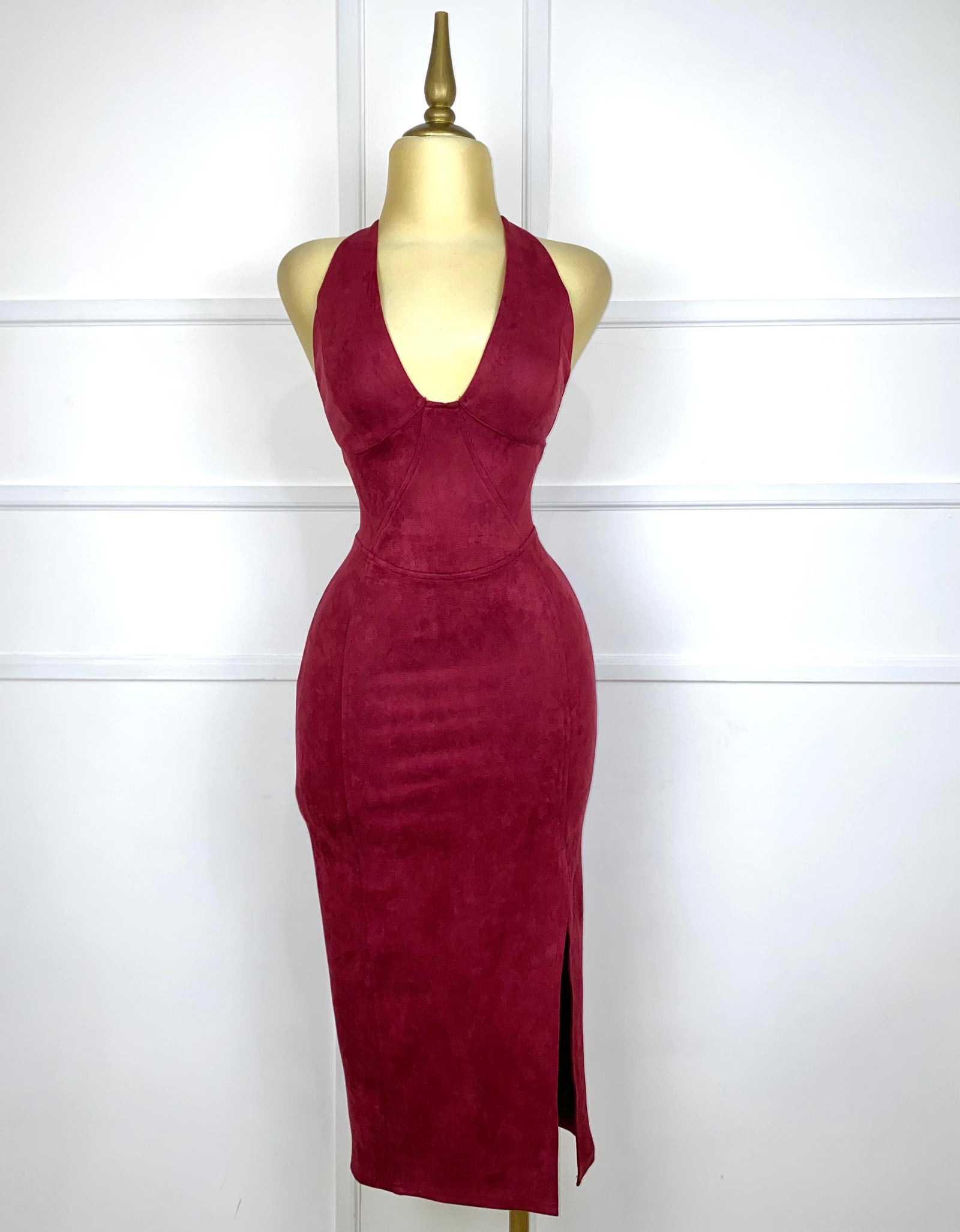 Vestido tinto halter gamuza
