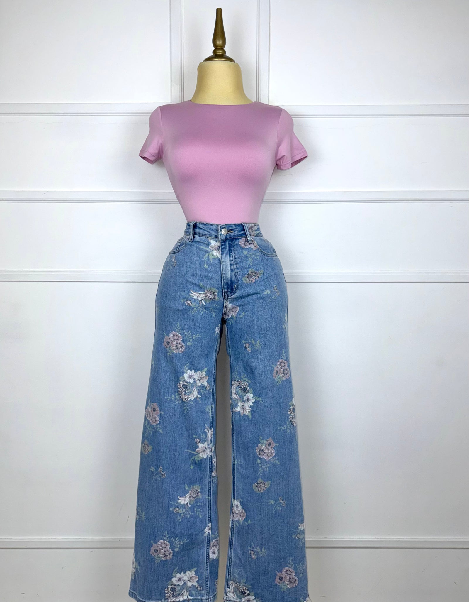 Pantalón mezclilla con flores