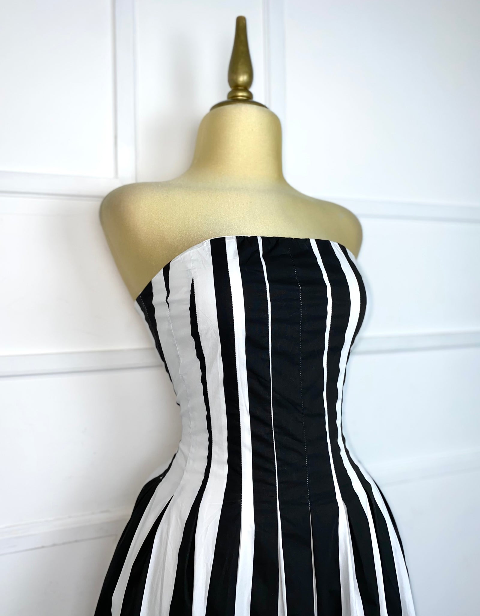 Vestido midi black/white de líneas