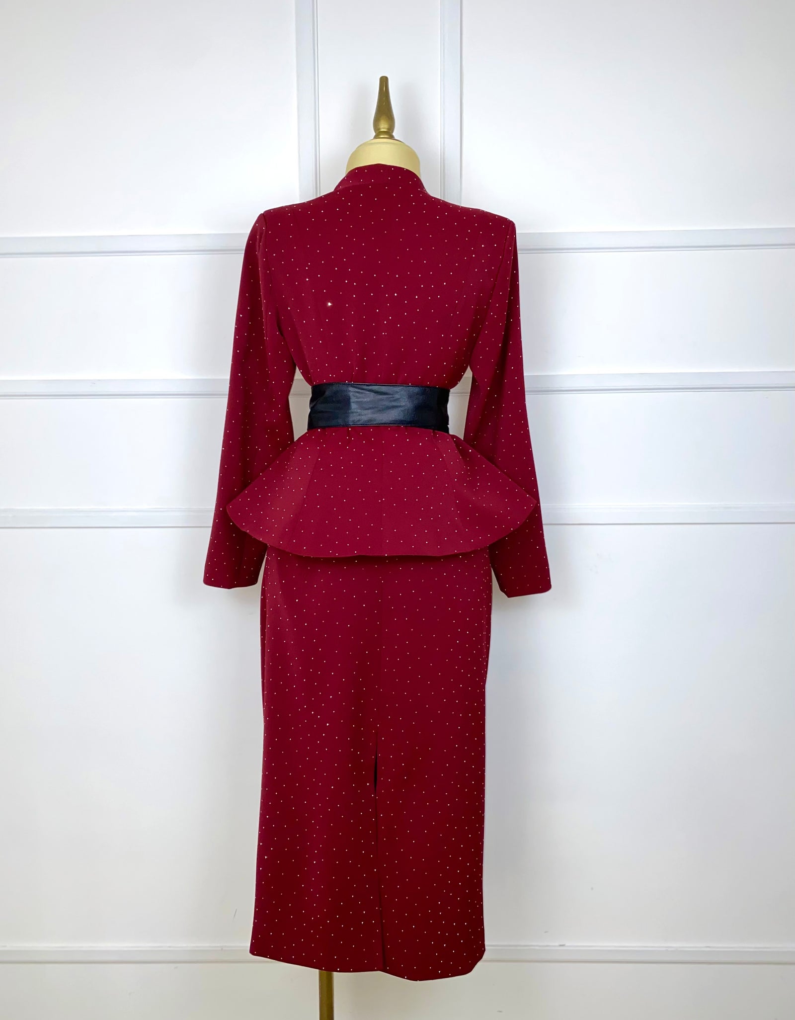 Set tinto con pedrería y cinto