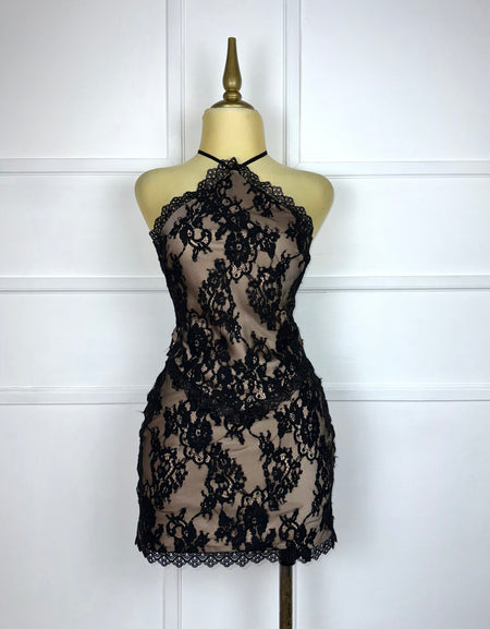 Vestido nude encaje negro
