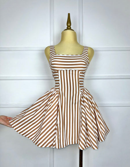 Vestido líneas café corte A