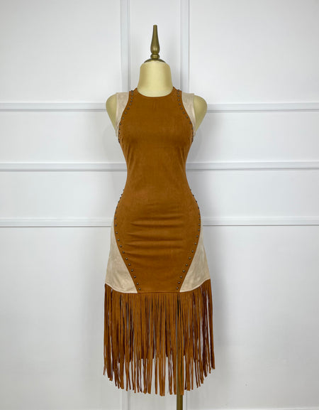 Vestido camel gamuza con flecos y estoperoles