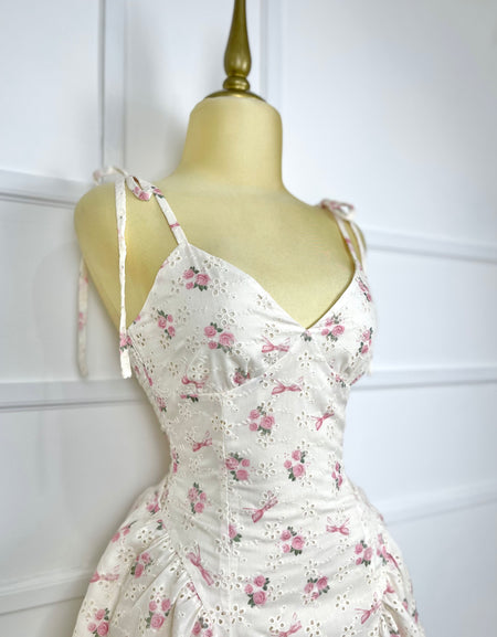 Vestido beige con flores rosas